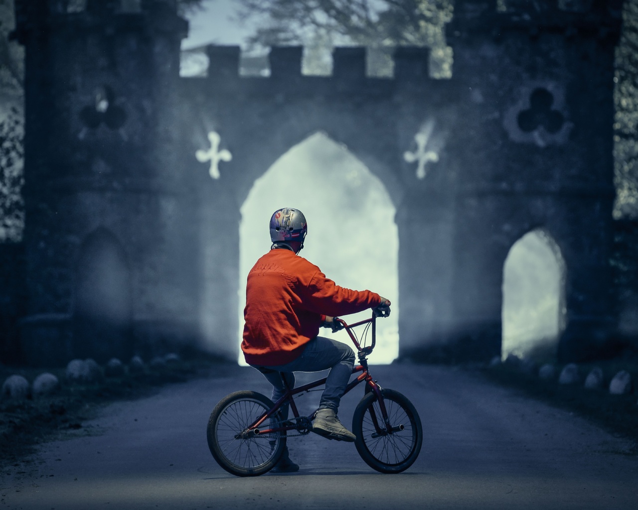 riding thrones, red bull, northern ireland