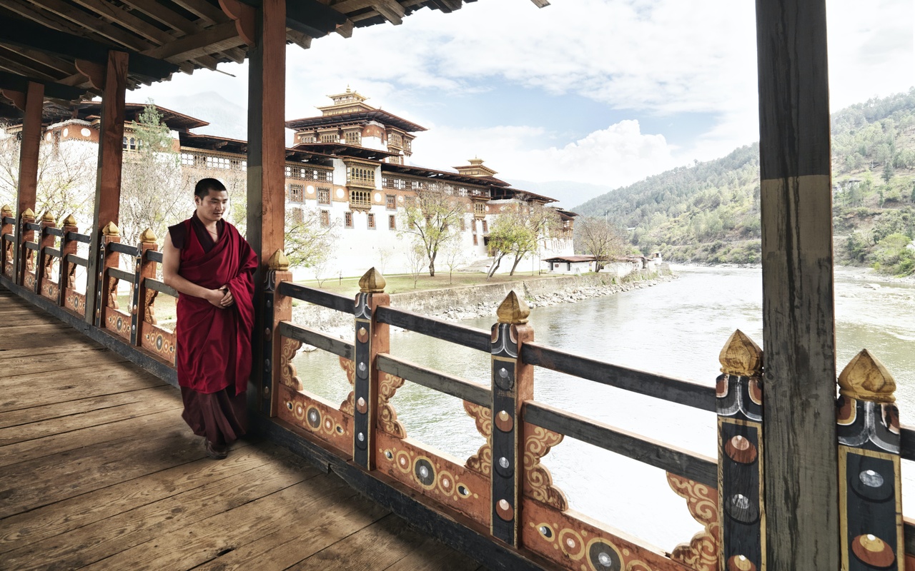 bhutan, trongsa dzong, bridge