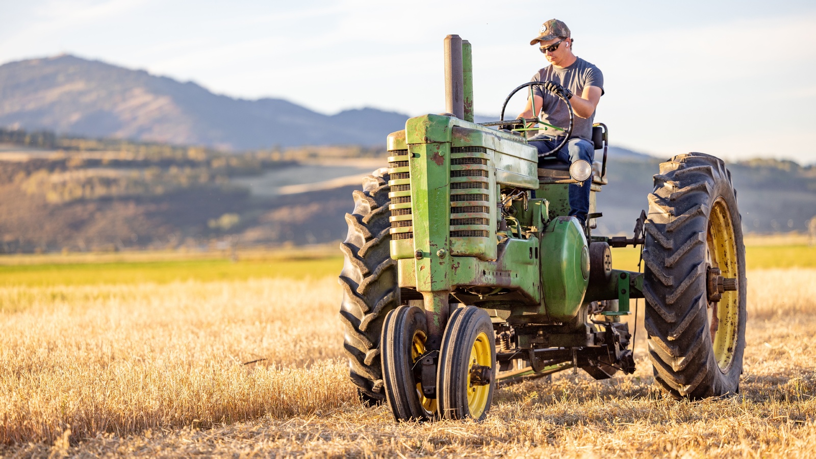 john deere, row crop tractor, 1947, john deere model a