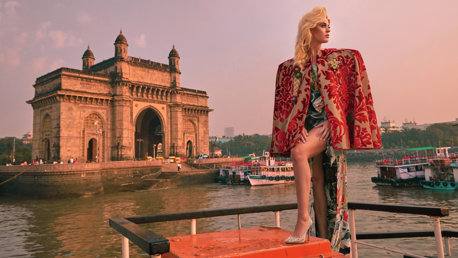 arch monument, gateway of india, mumbai