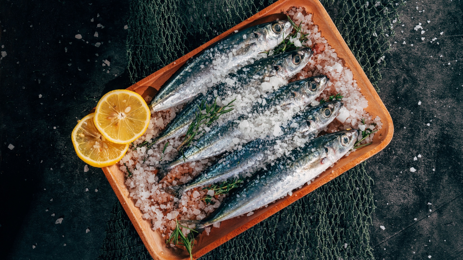 fish, low-calorie high-protein food, sardines