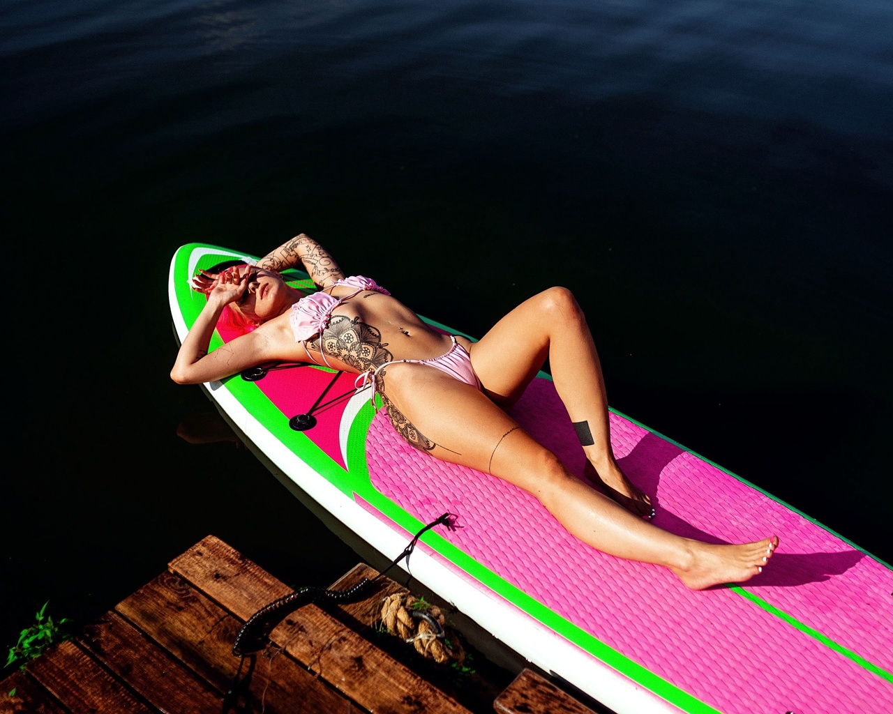 women, model, blonde, brunette, pink hair, women outdoors, pink bikini, bikini, surfboards, tattoo, hips, pierced navel, lake