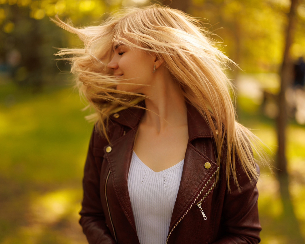 blonde, women, model, women outdoors, jacket, leather jacket, bokeh, closed eyes, nature, trees