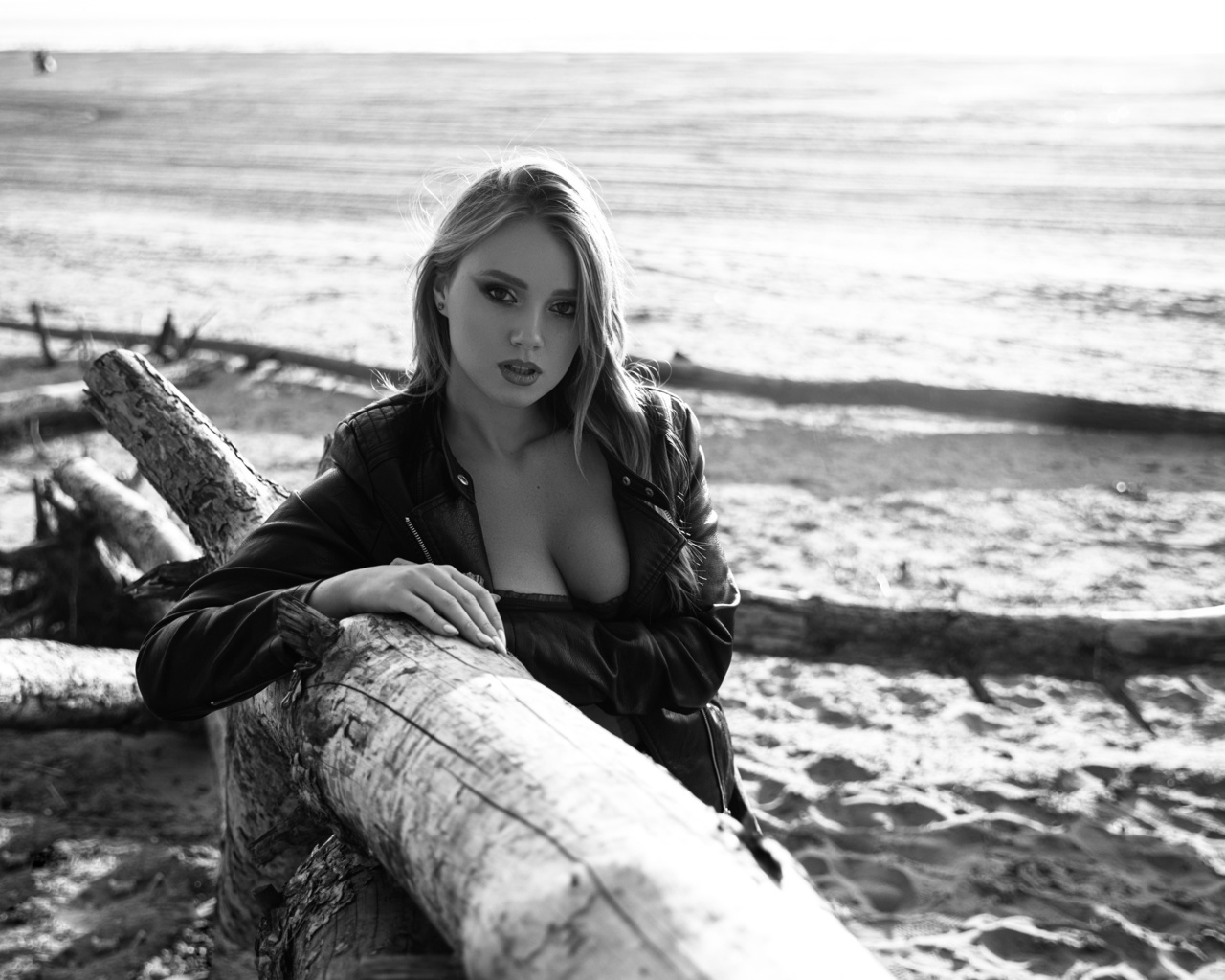 black jacket, leather jacket, women outdoors, blonde, model, women, neckline, beautiful, looking at viewer, beach, monochrome