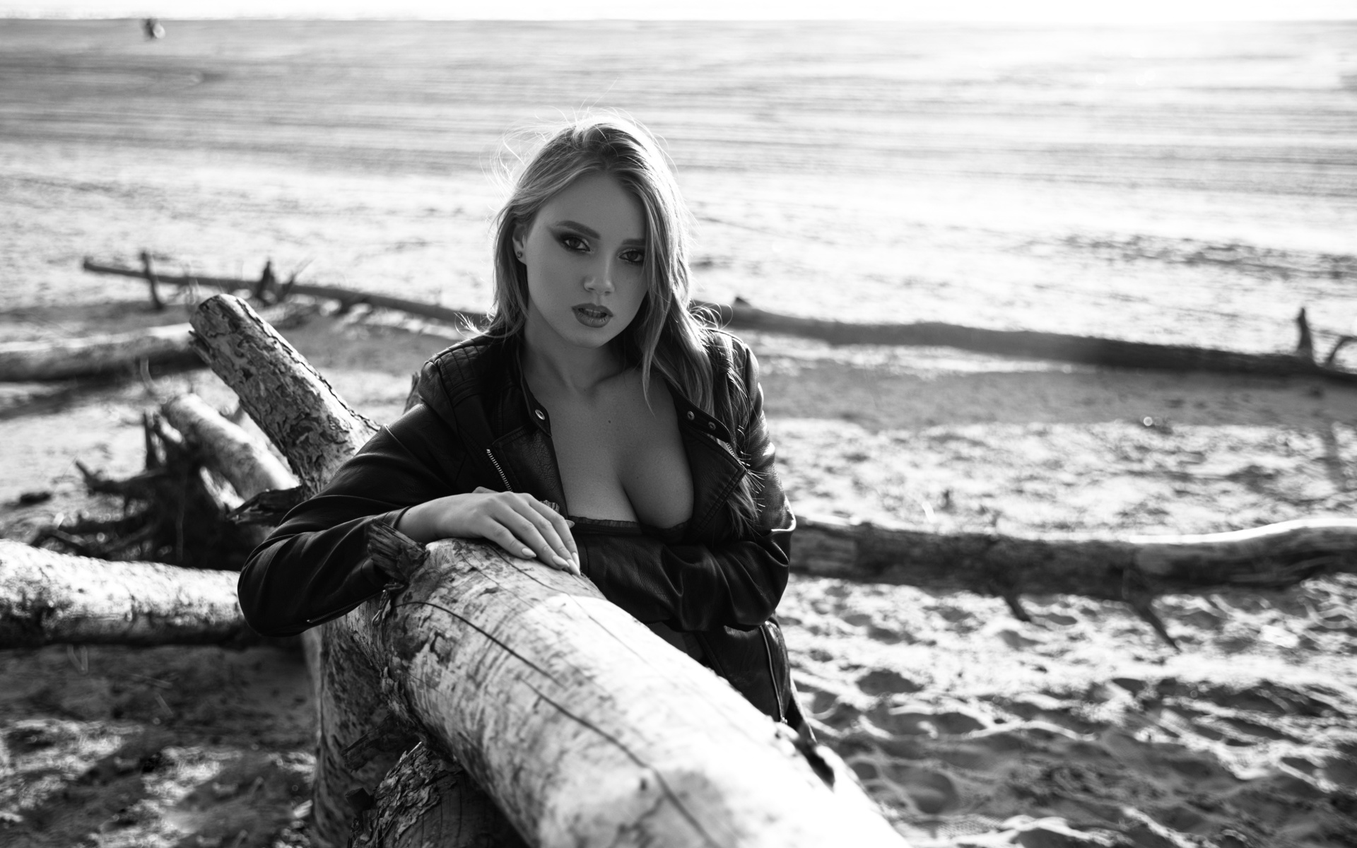 black jacket, leather jacket, women outdoors, blonde, model, women, neckline, beautiful, looking at viewer, beach, monochrome