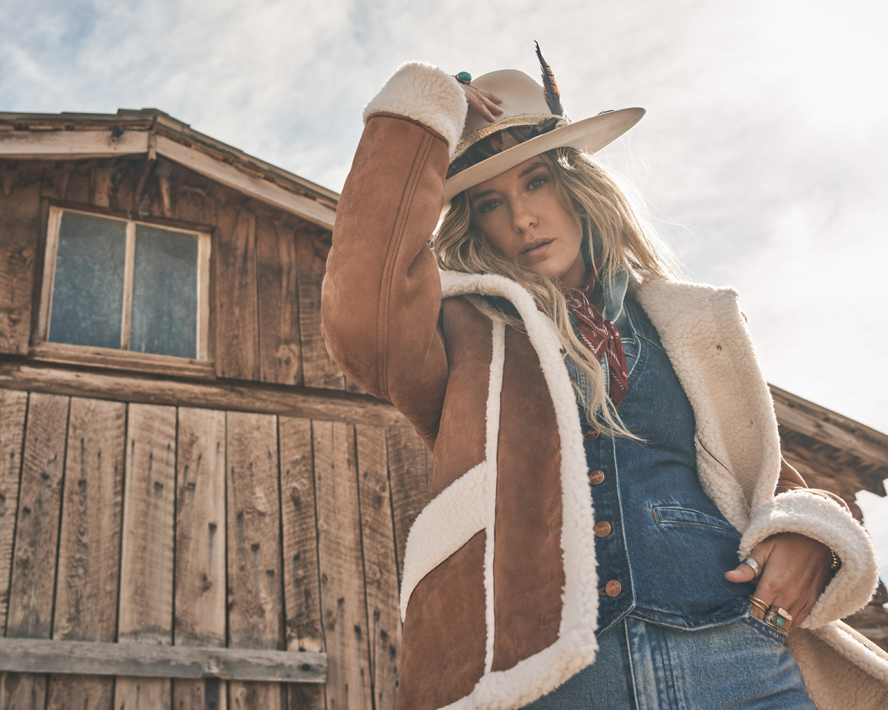 lainey wilson, country music star, yellowstone, wrangler collections