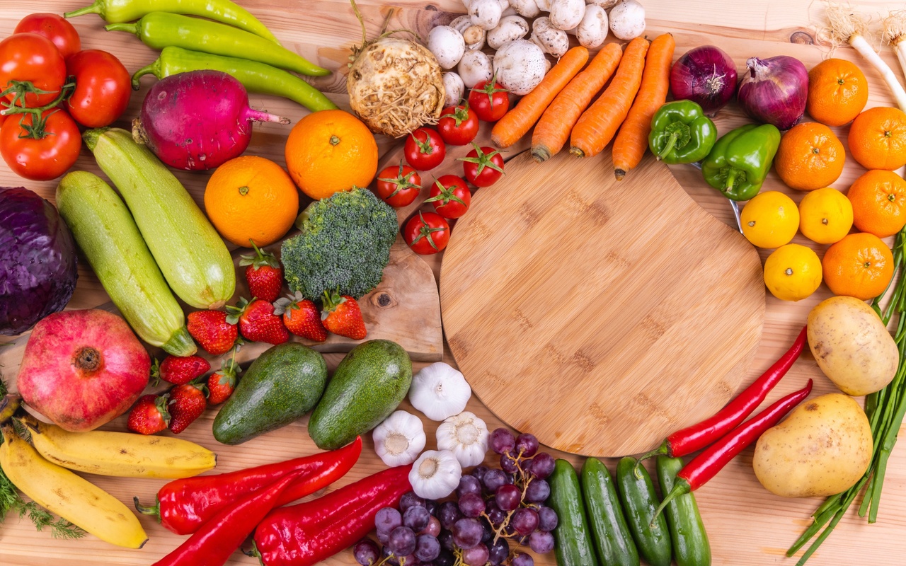 vegetables, pepper, strawberries, tomatoes, cucumbers, garlic, grapes