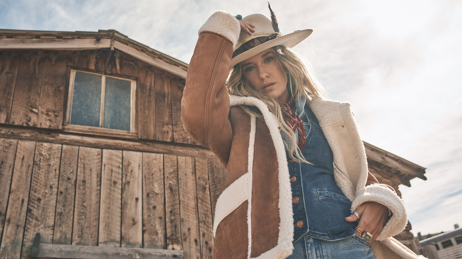 lainey wilson, country music star, yellowstone, wrangler collections