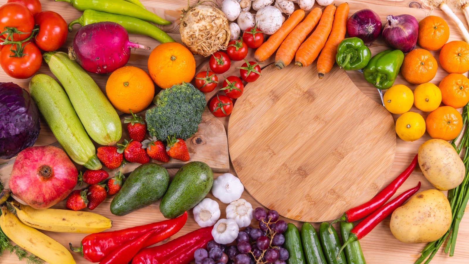 vegetables, pepper, strawberries, tomatoes, cucumbers, garlic, grapes