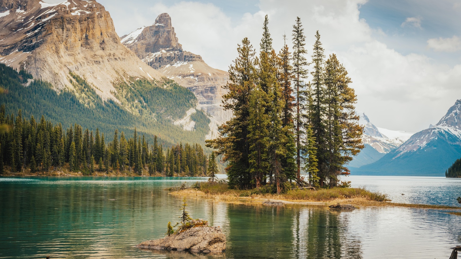 jasper national park, maligne lake, spirit island, canada