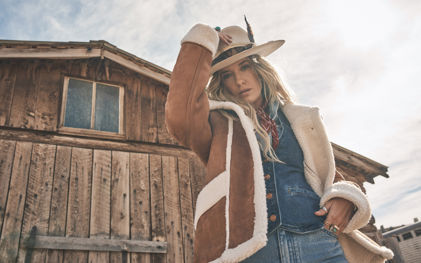 lainey wilson, country music star, yellowstone, wrangler collections