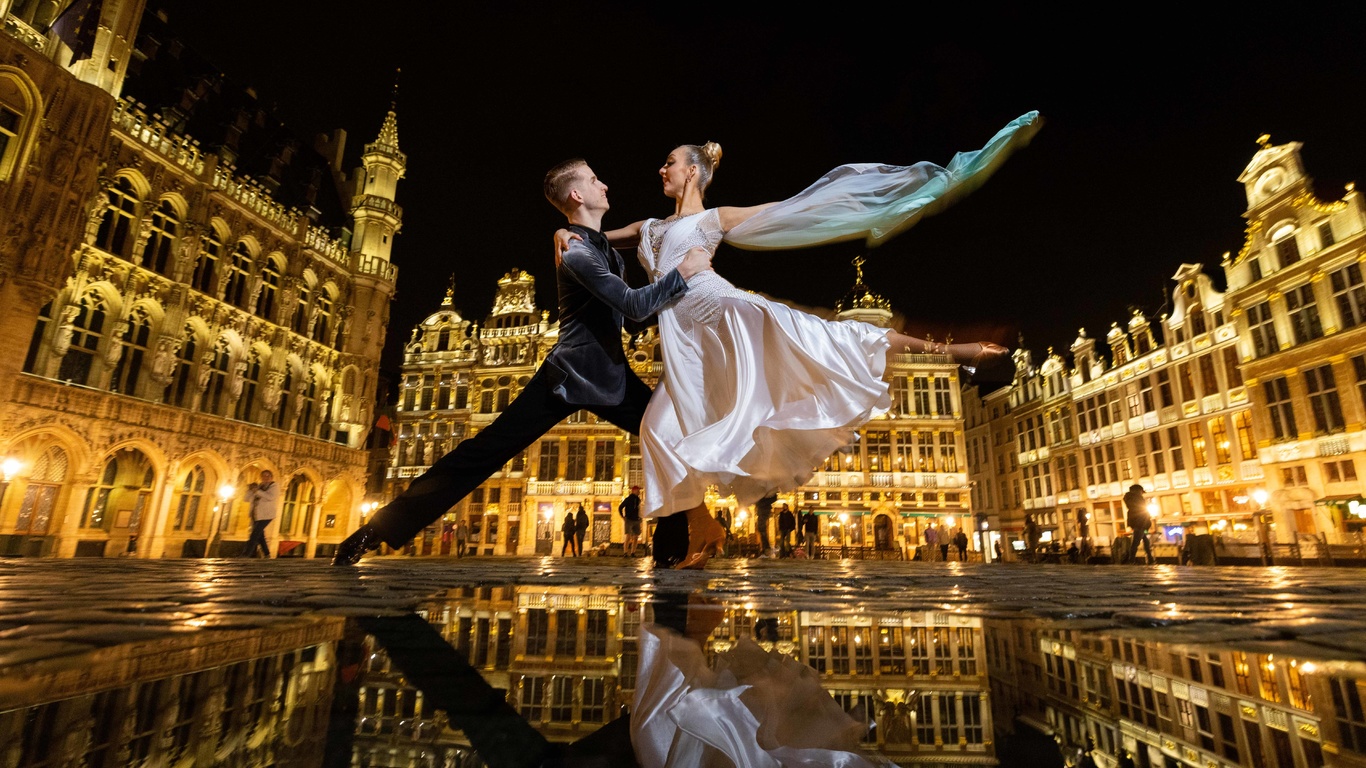 la grande place, brussel, dancing in the streets, robert and jenna mcshinsky