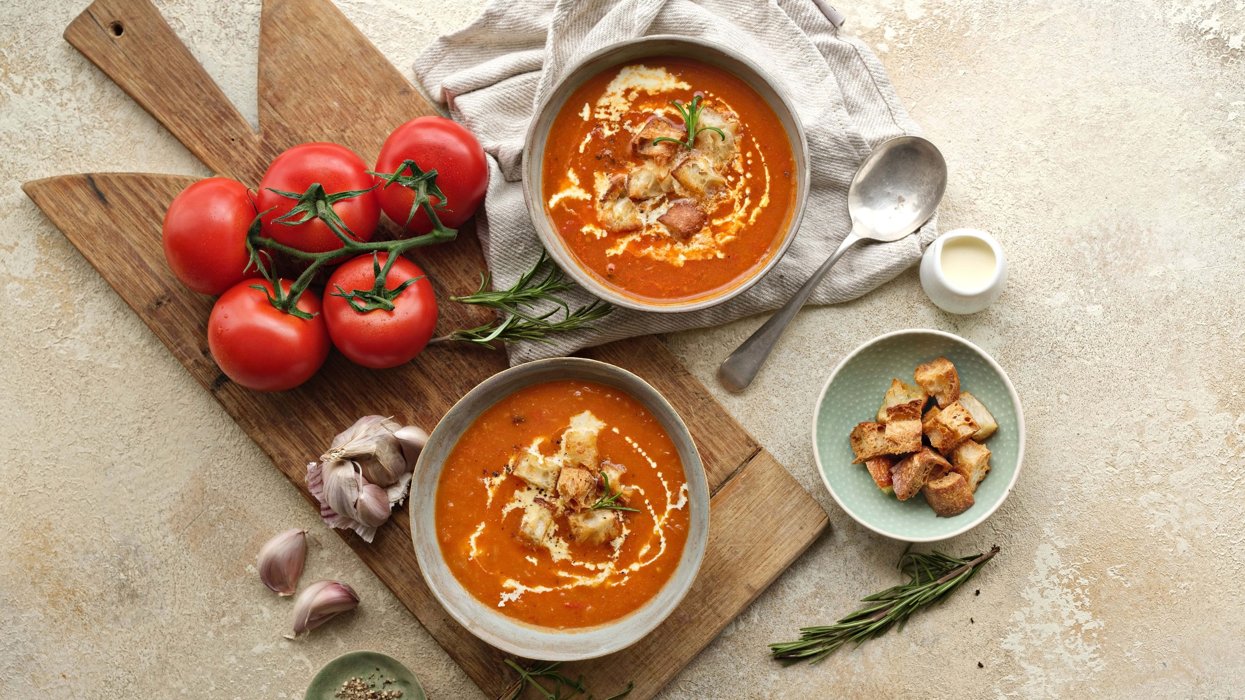 smoky tomato soup, tomatoes, garlic cloves, croutons, cream