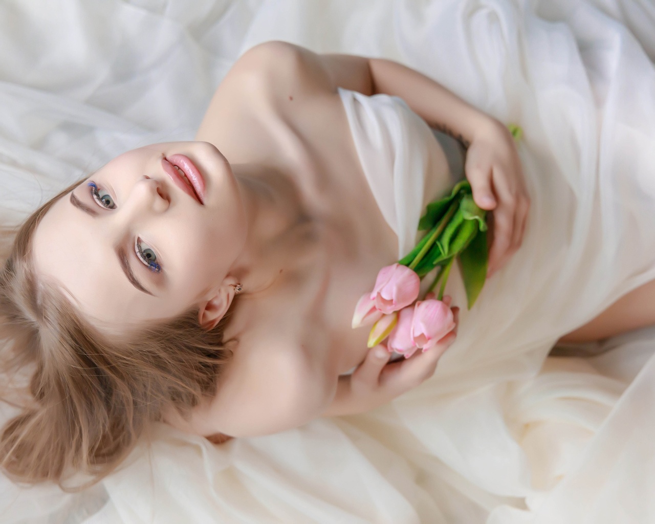 ,  , blonde, flowers, makeup, beautiful, model, in bed, women indoors