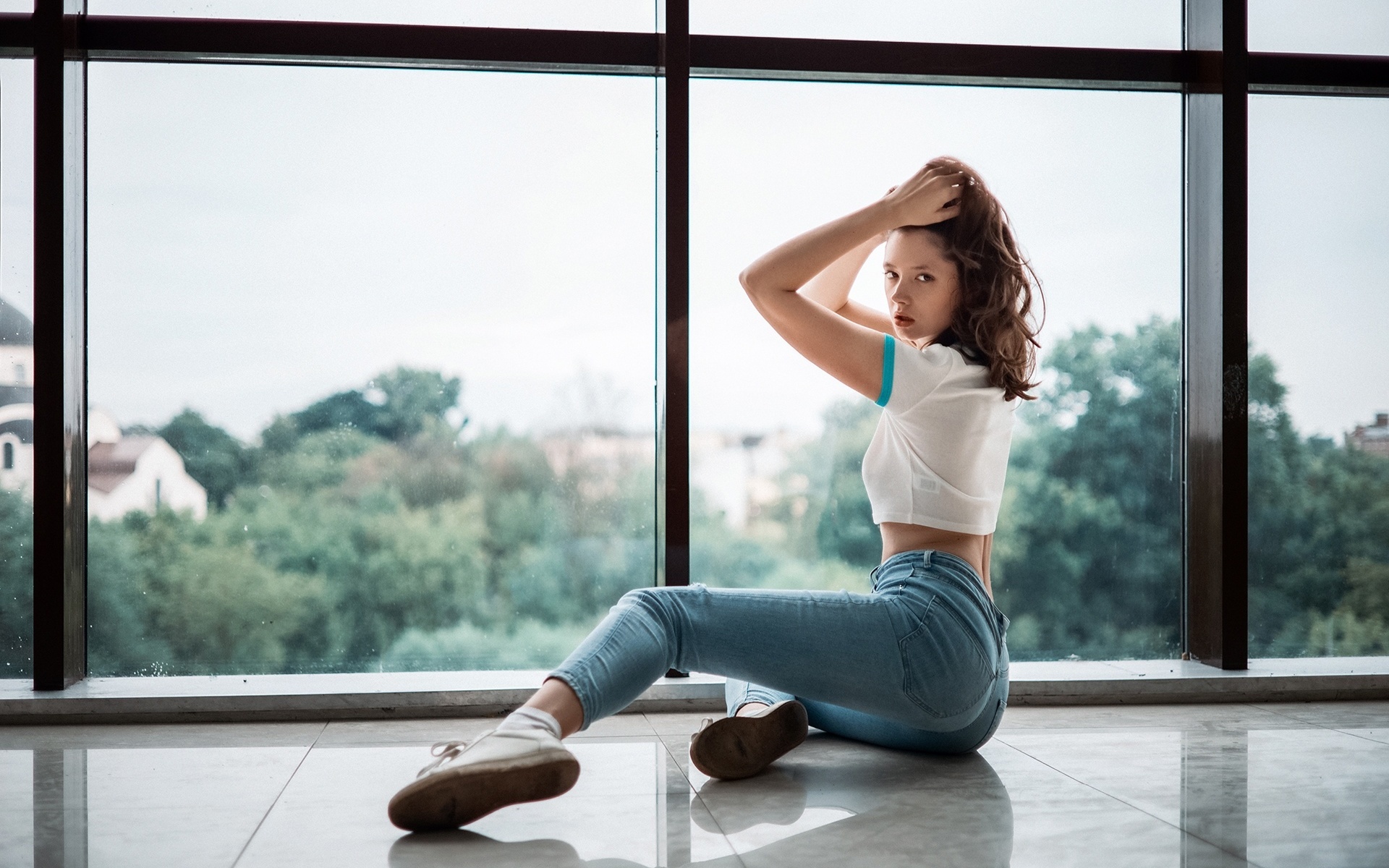 disha shemetova, , brunette, women indoors, short tops, model, t-shirt, jeans, on the floor, ass, sneakers