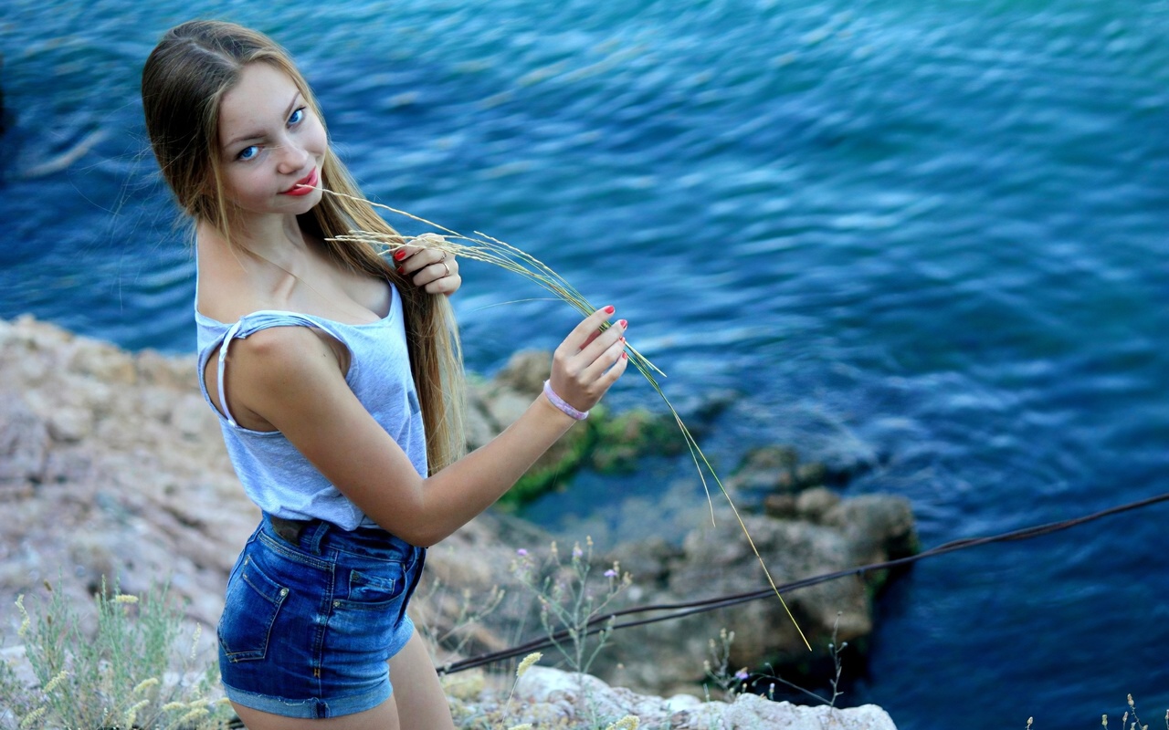 jean shorts, beach, blonde, tank top, , looking at viewer, red lipstick, women outdoors, sea, blue eyes