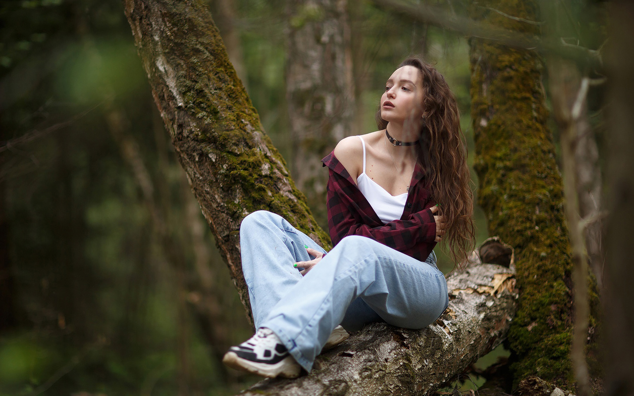 vladimir lapshin, brunette, women outdoors, jeans, nature, sneakers, , model, blouse, plaid shirt, forest, green nails, trees