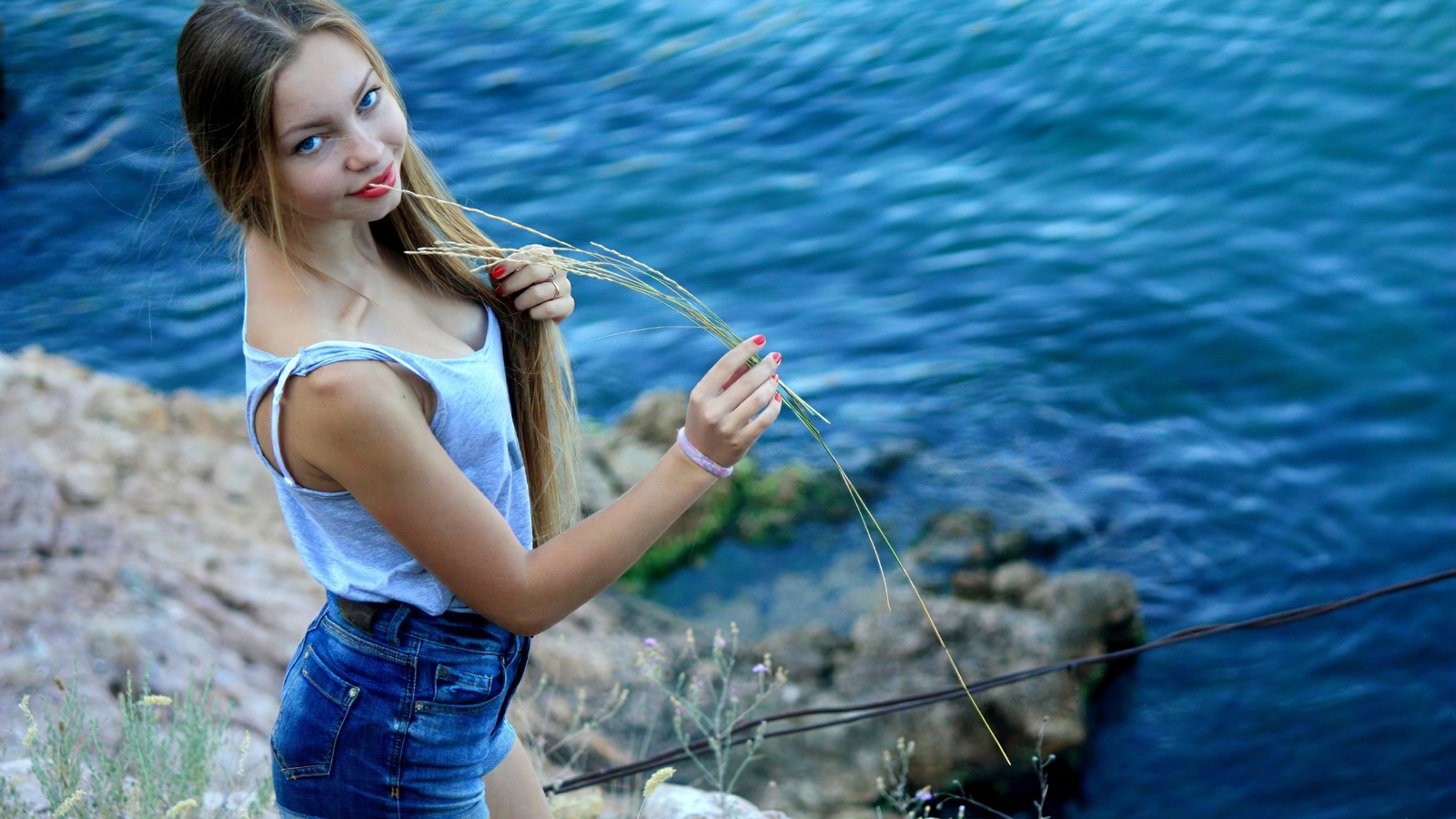 jean shorts, beach, blonde, tank top, , looking at viewer, red lipstick, women outdoors, sea, blue eyes