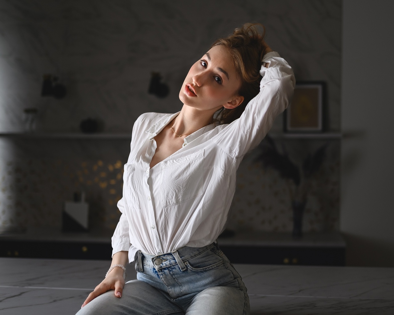 jeans, white shirt, brunette, sitting, on table, , women indoors, model