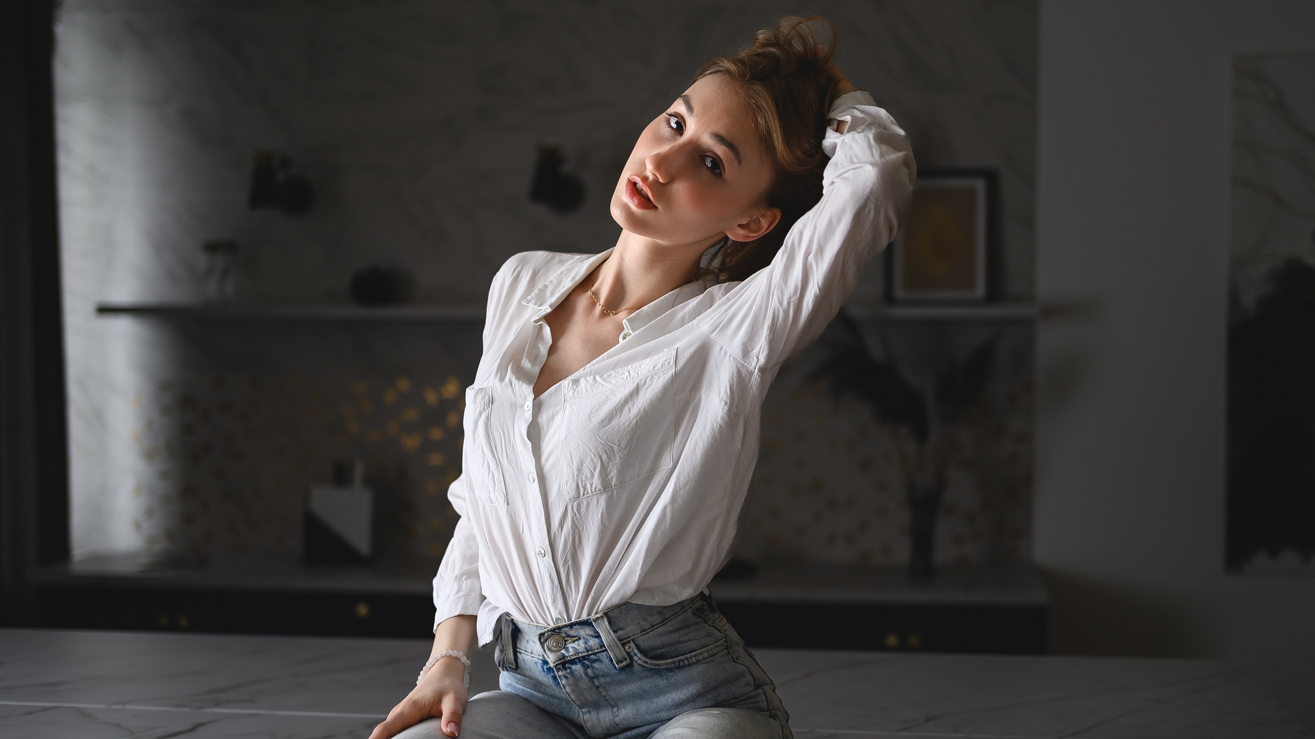 jeans, white shirt, brunette, sitting, on table, , women indoors, model