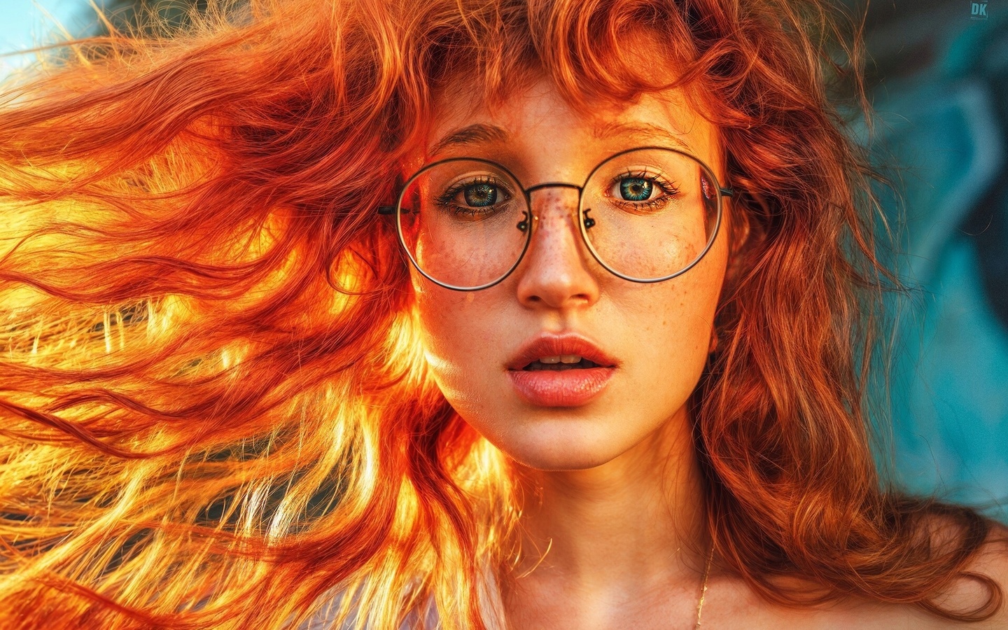 wavy hair, model, face, freckles, , redhead, women with glasses, women outdoors, red lipstick