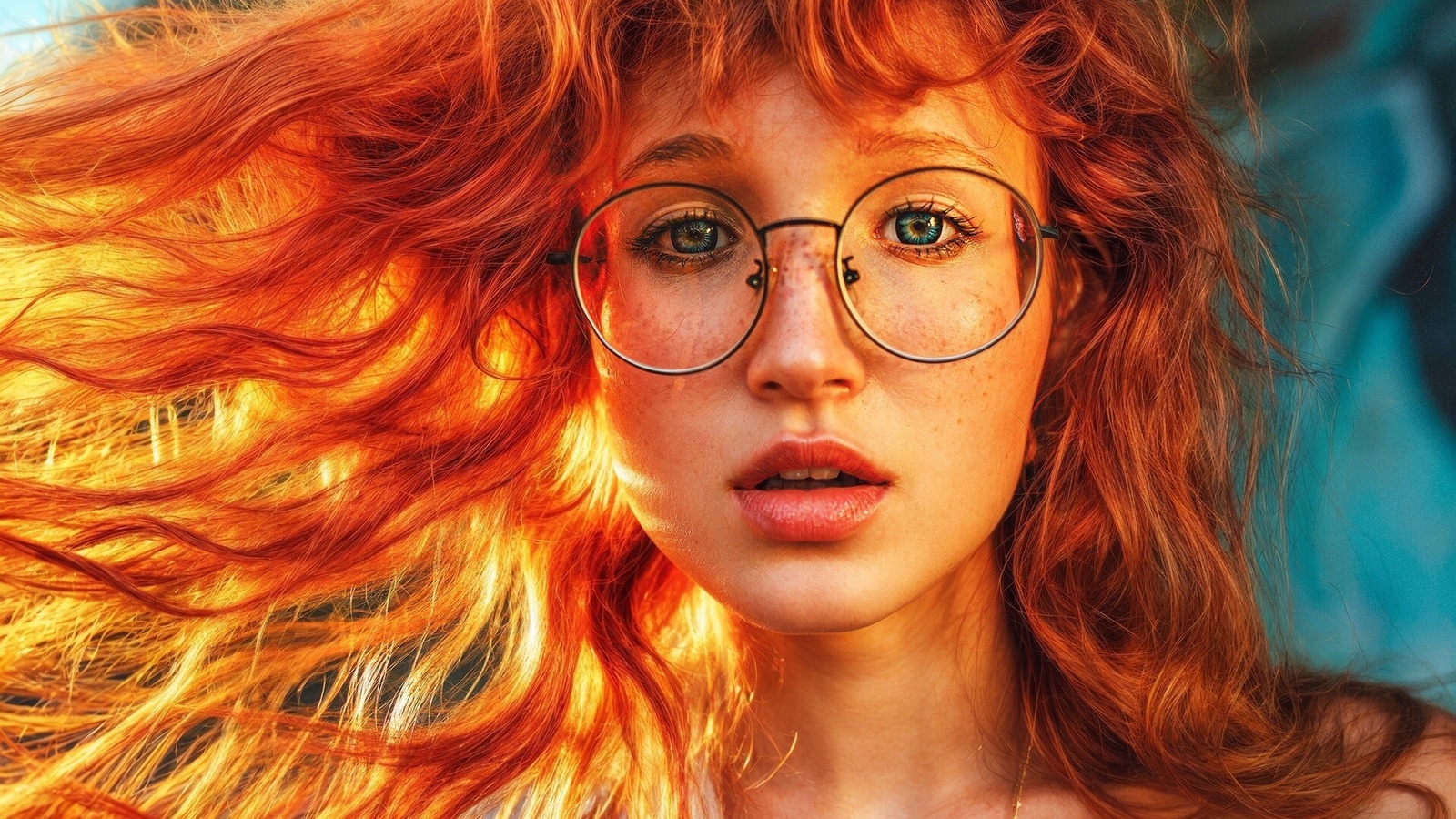 wavy hair, model, face, freckles, , redhead, women with glasses, women outdoors, red lipstick