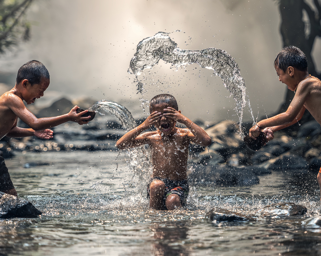 garotos, brincando, agua, lago, natureza, paisagem