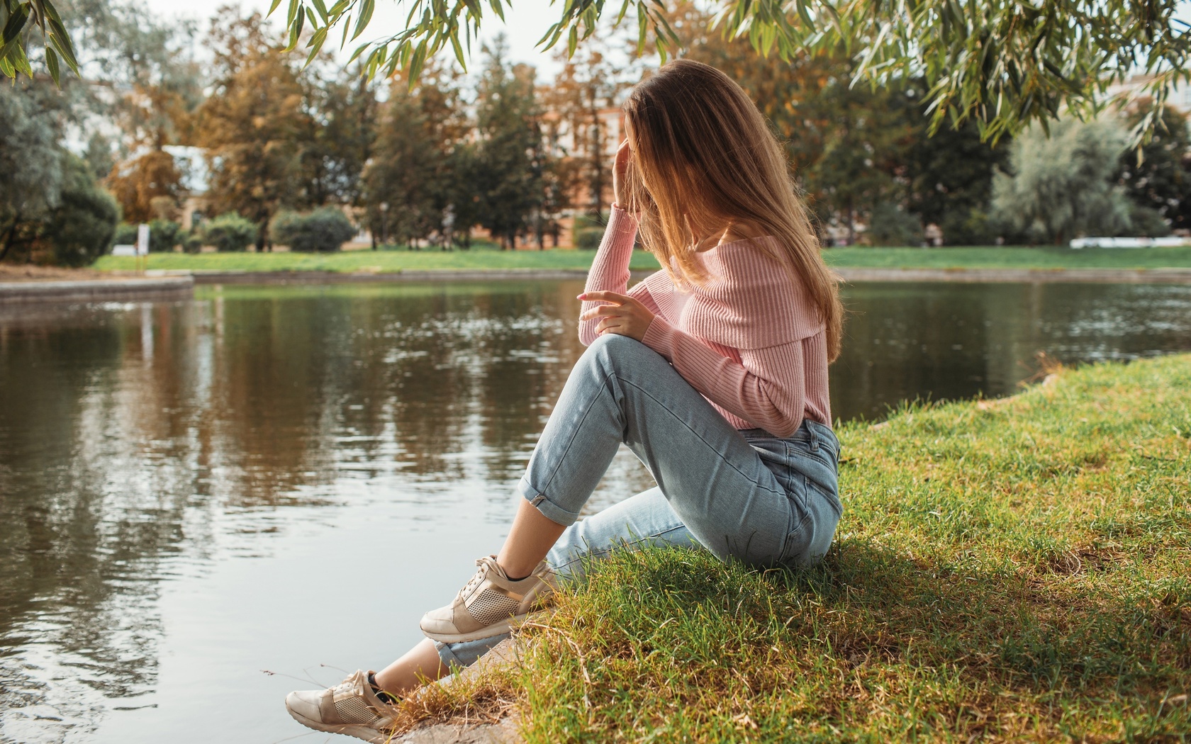 , women indoors, brunette, lake, nature, jeans, sitting, women, sneakers, pink sweater, model, sweater, sky, 