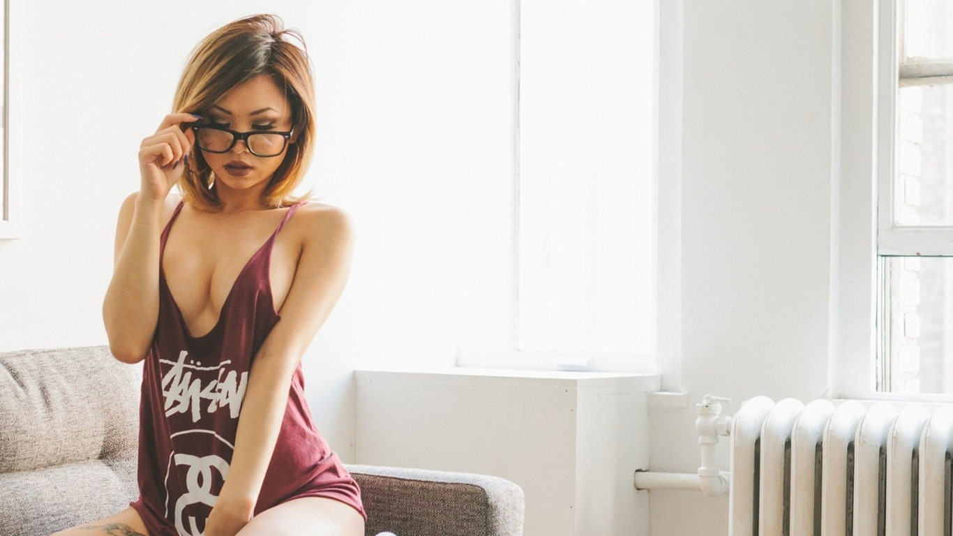 glasses, pose, boobs, t shirt, short hair, model, short hair, sexy