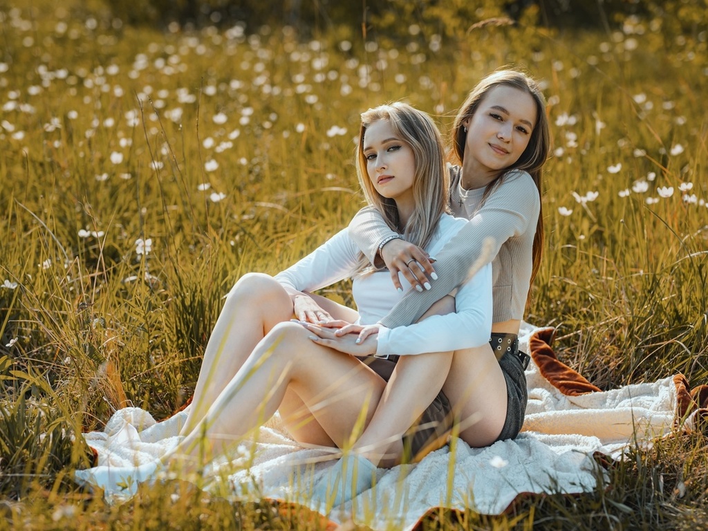 grass, blonde, two women, women outdoors, field, shorts, brunette, plants, , sitting, women, long hair, red lipstick, model, nature, 