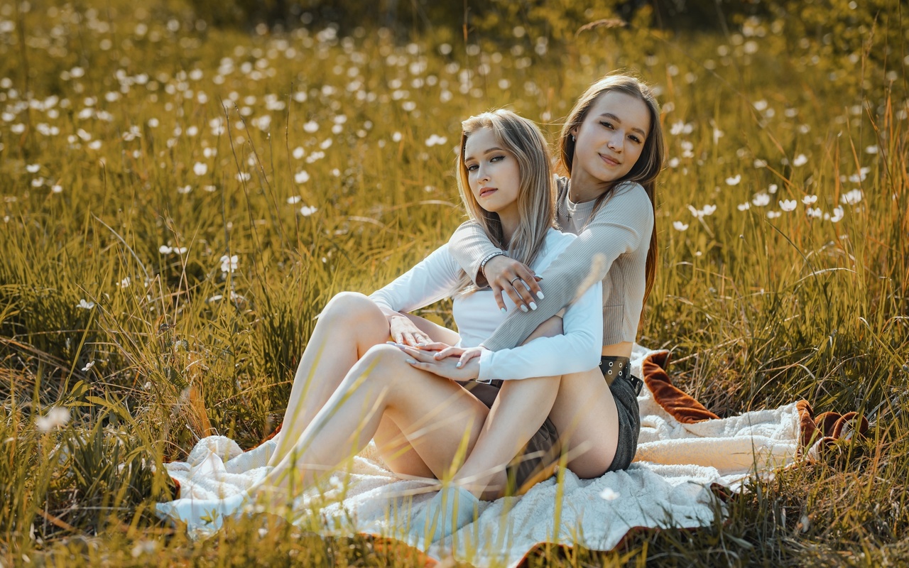 grass, blonde, two women, women outdoors, field, shorts, brunette, plants, , sitting, women, long hair, red lipstick, model, nature, 