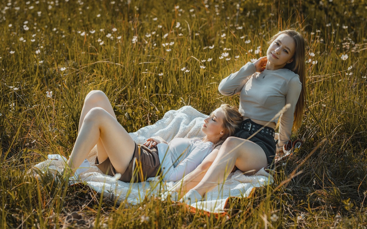 grass, blonde, two women, women outdoors, field, shorts, brunette, plants, , sitting, women, long hair, red lipstick, model, nature, 